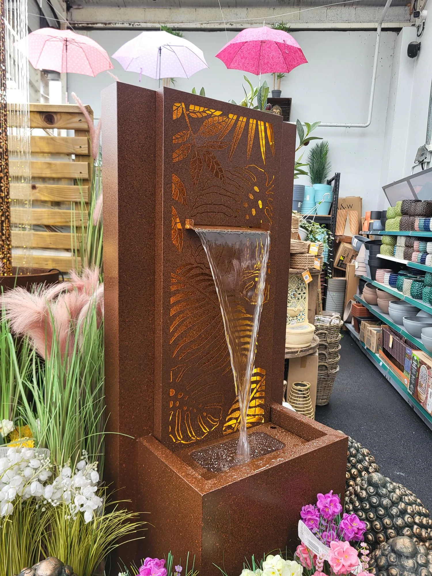 LED Leaf Water Feature - Image 2