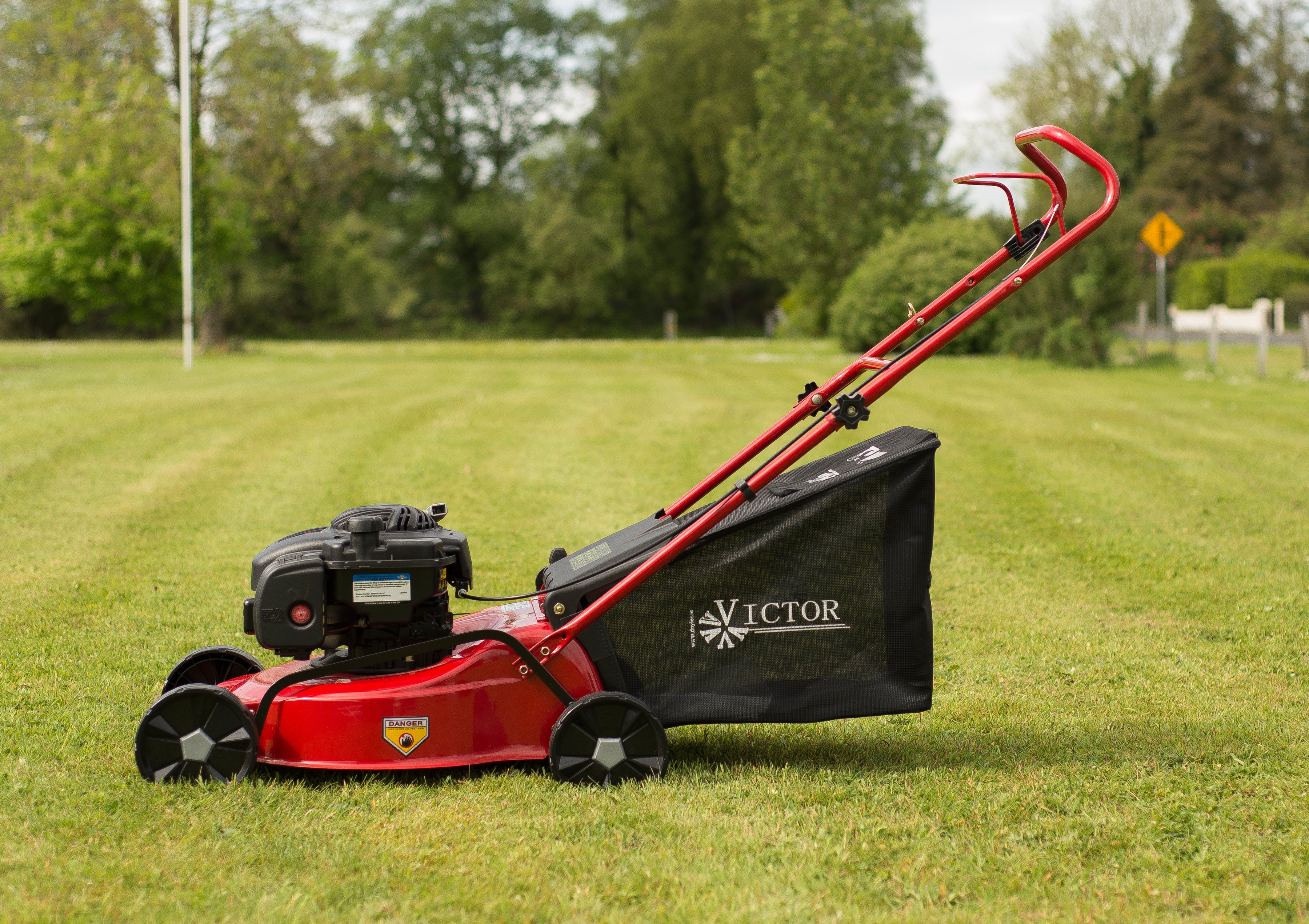 Victor 18" Push Mower - Image 3