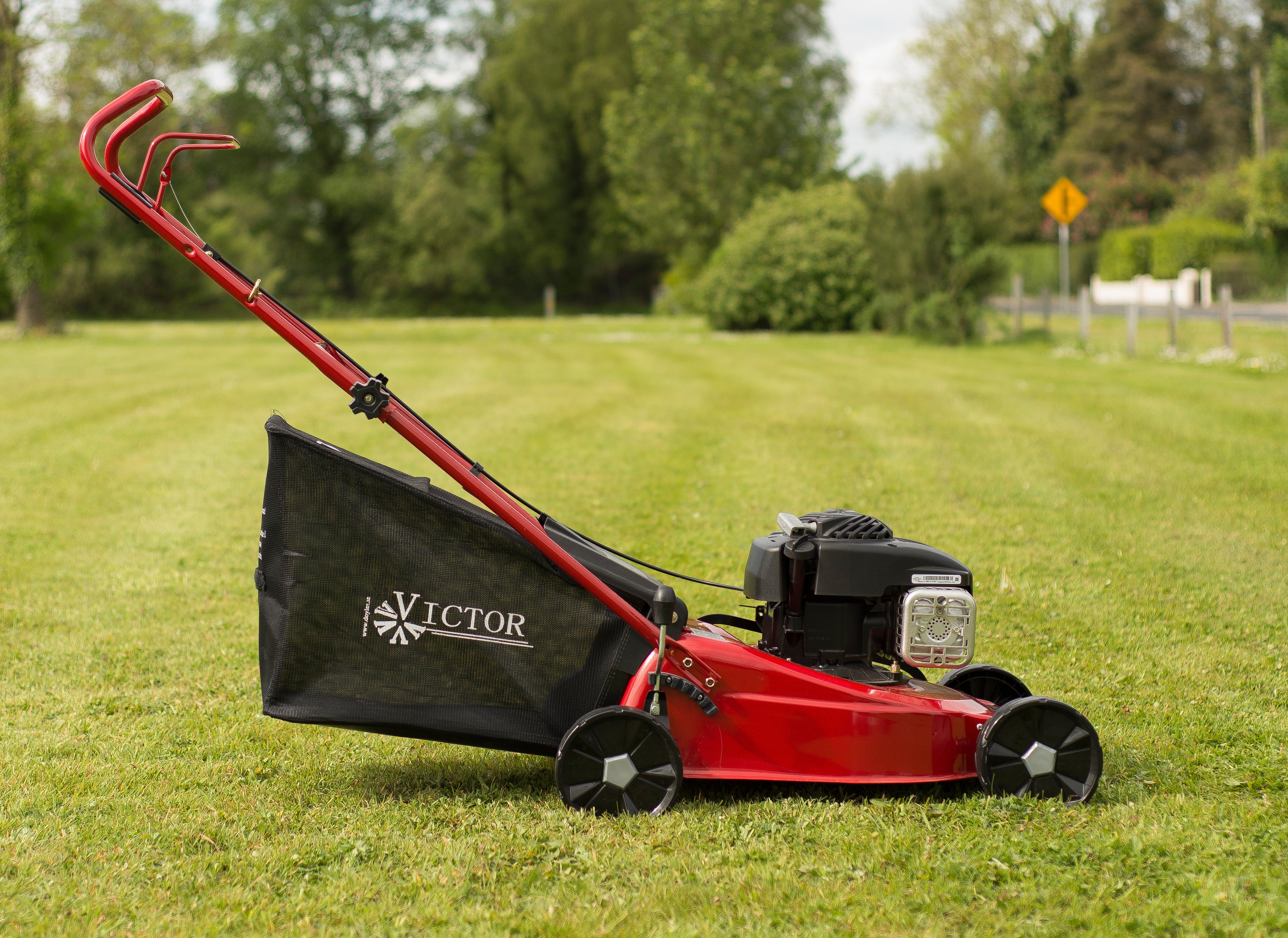 Victor 18" Push Mower - Image 4