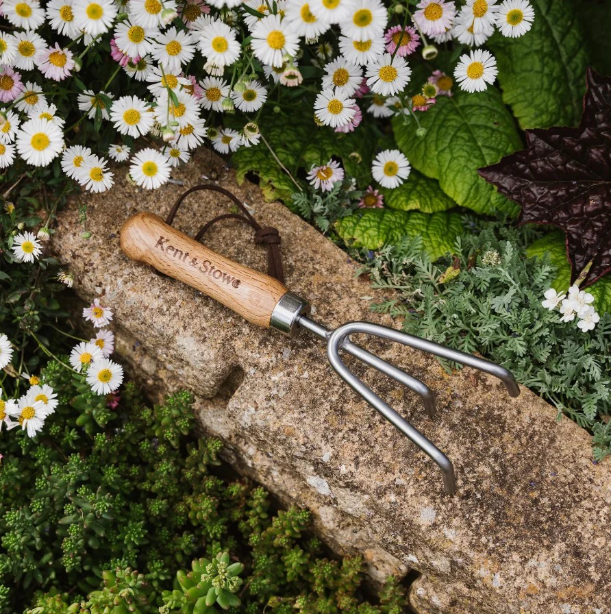 Kent & Stowe Garden Life Stainless Steel Hand Cultivator - Image 2