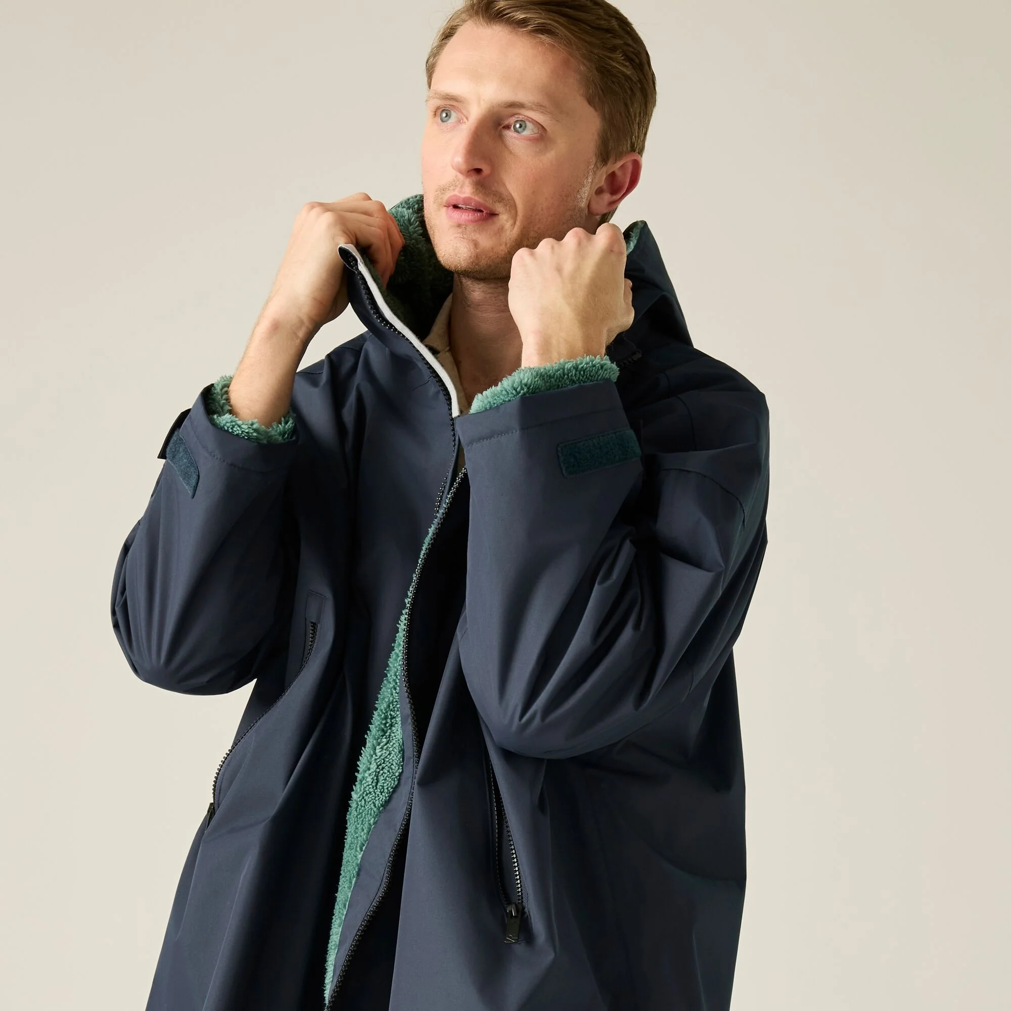 Regatta Adult Waterproof Robe - Navy & Ivy Moss - Image 9