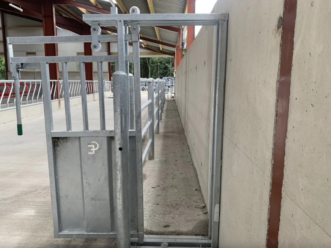 Crush Sliding Back Gate - Image 3