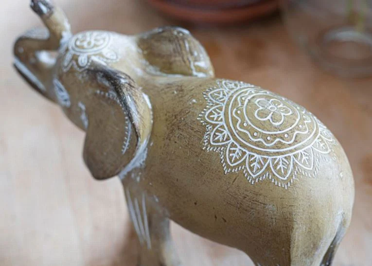 Vida Motif Resin Graceful Elephant - Image 2